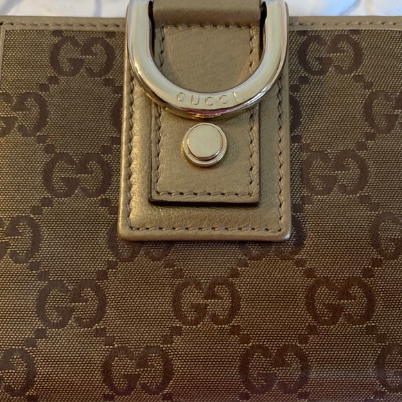 Authentic Gucci gold metallic logo wallet NWT - Picture 2 of 8